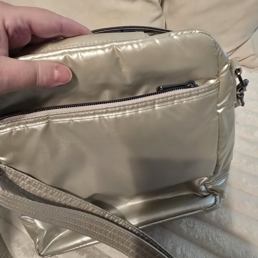 Lug Ranger Legacy Crossbody - Picture 5 of 7